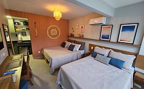 Apartamento Absolute Contemporâneo e piscina com borda infinita